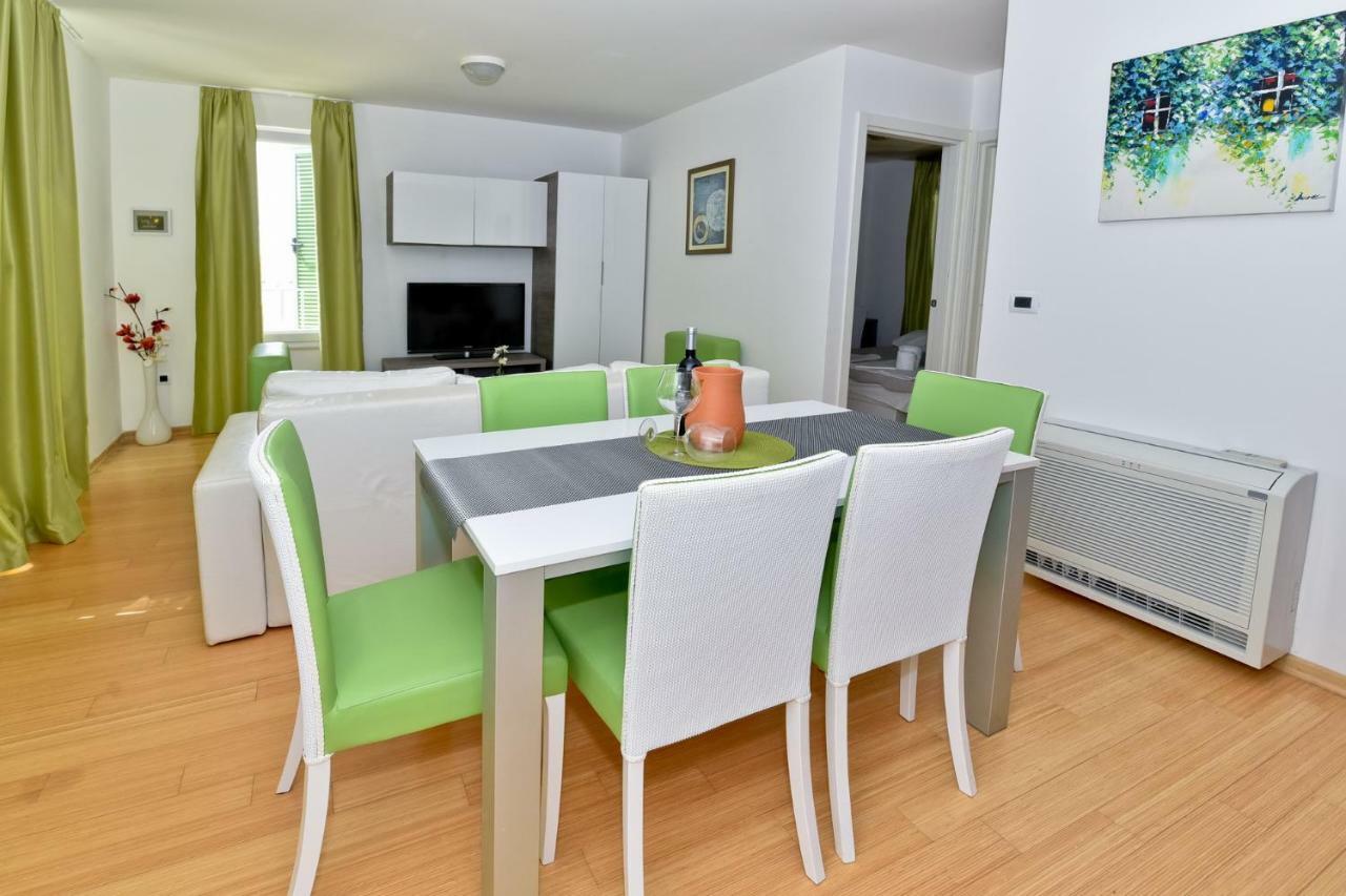 Apartmani Astrado Petrcane Esterno foto