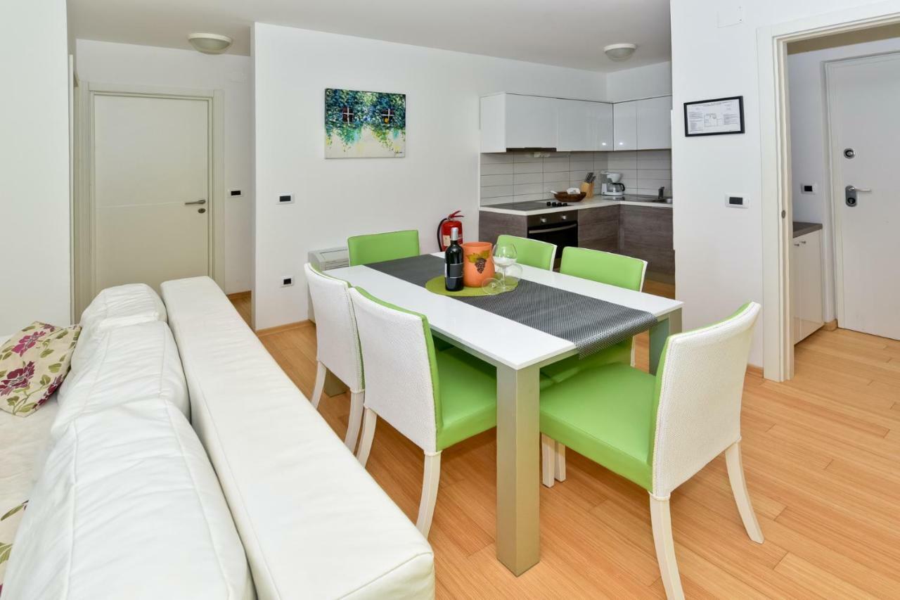 Apartmani Astrado Petrcane Esterno foto