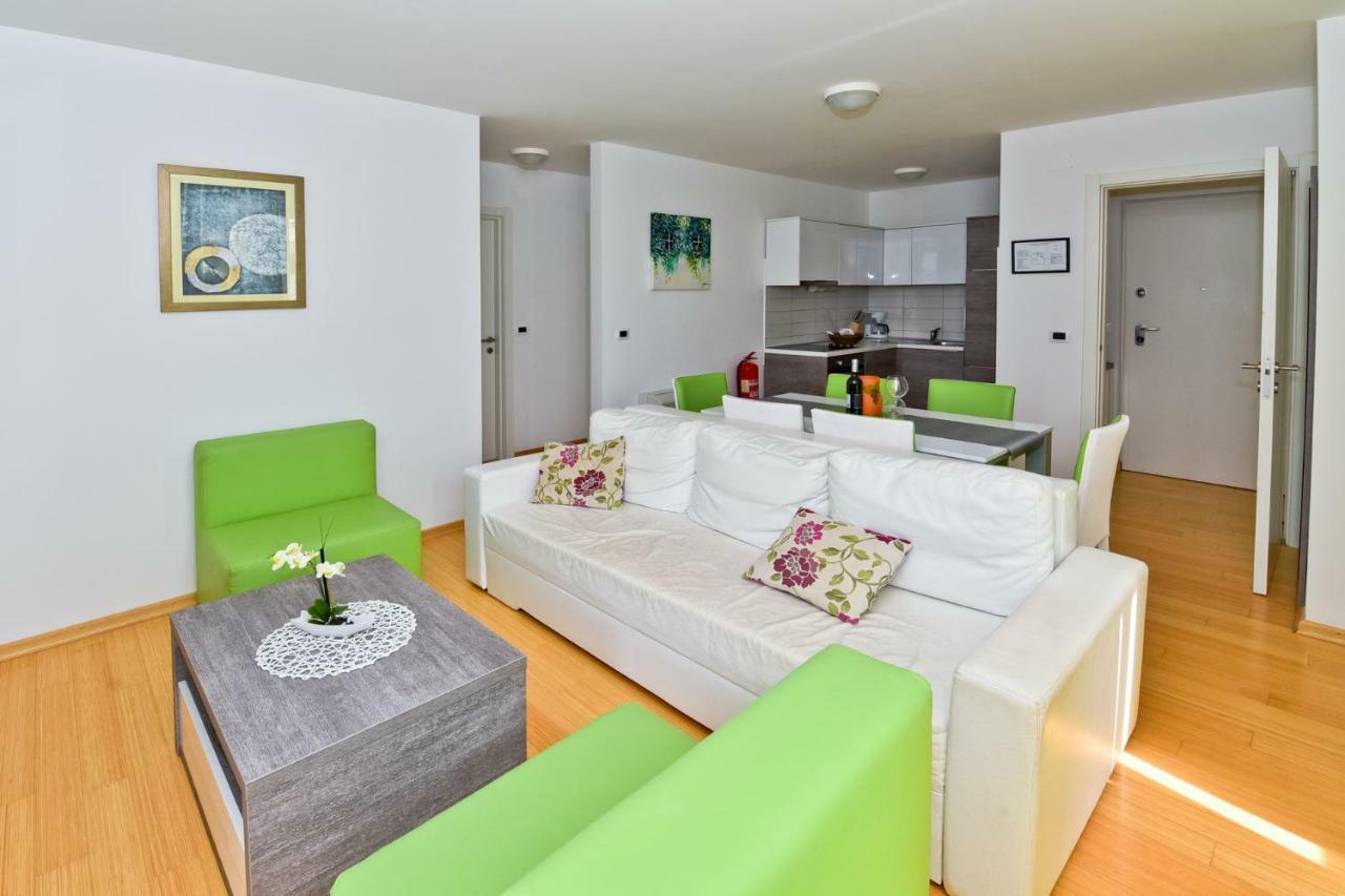 Apartmani Astrado Petrcane Esterno foto