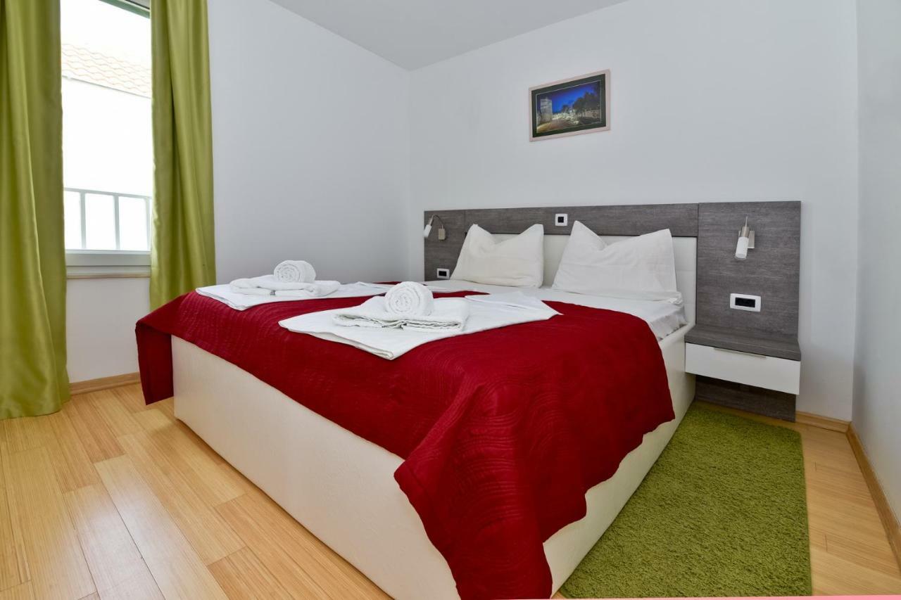 Apartmani Astrado Petrcane Esterno foto